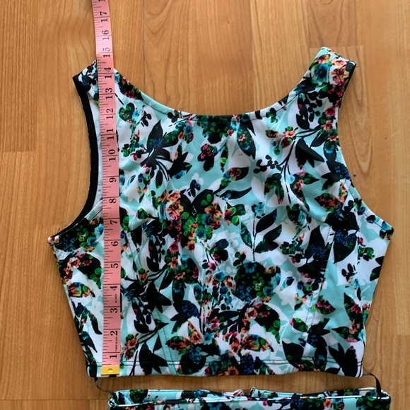 ❌SOLD❌ Forever 21 Floral Crop Top & Pencil Skirt - Picture 6 of 9